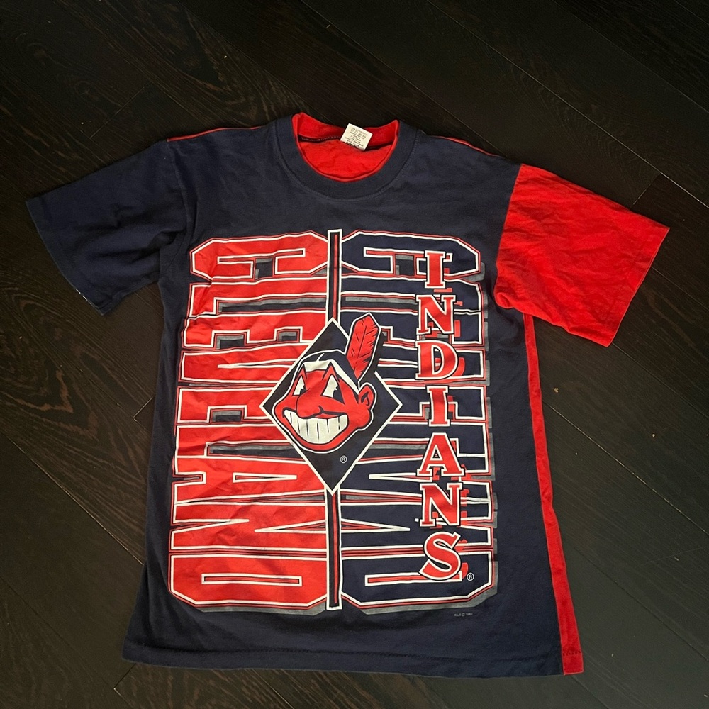 Vintage Official Fan Sportswear Cleveland Indians Graphic T-Shirt Medium